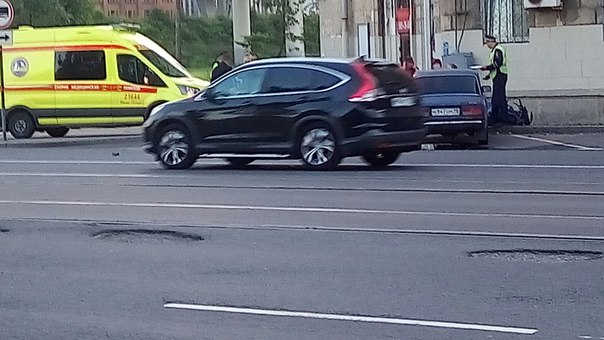 На улице маршала Говорова авария мотоциклист не поделил дорогу с семеркой так же семерка лоб в лоб с...