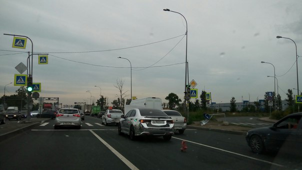 На Московском шоссе два ДТП затрудняют проезд в оба направления.