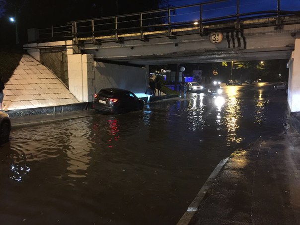 Потоп в Зеленогорске у ж/д вокзала...