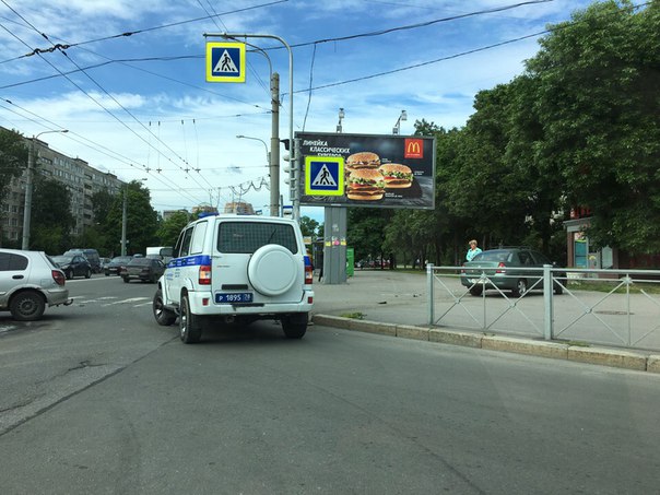 ДТП на перекрёстке Пражской и Белы Куна, в 9:50 из служб приехали только полиция.