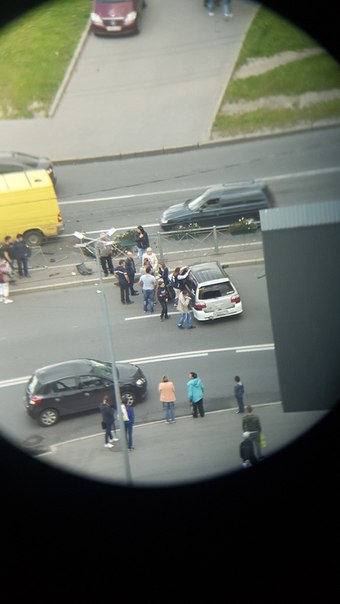 Гоночный Subaru Форестер сошел с дистанции, поломав ограждение на Ленинском проспекте перед перекрёс...