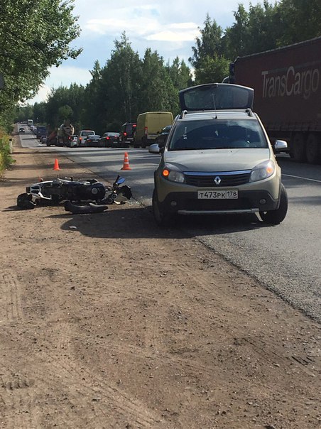 По Дороге на Всеволожск от Колтушей ,Renault выезжала с заправки через Shell ,пересекла сплошную и поех...