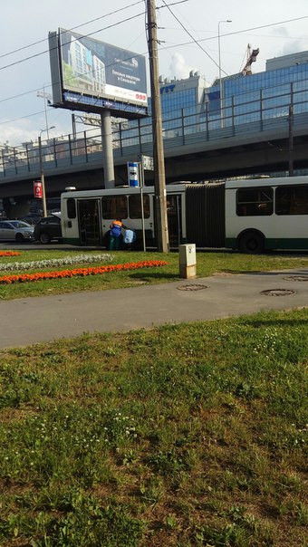 На Савушкина возле планерной автобус задымил вроде потушили пробка