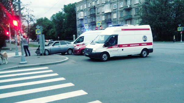 Приора и Ford столкнулись на улице Зайцева 22