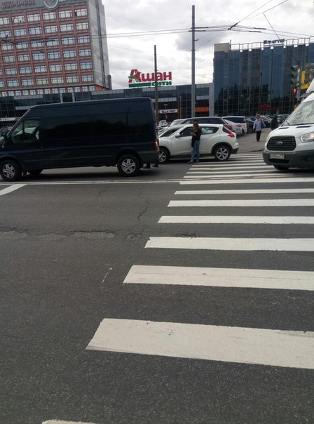 дтп на выезде с площади Бехтерева на Седова в сторону Елизаровской. на пп притесались, без пострадав...