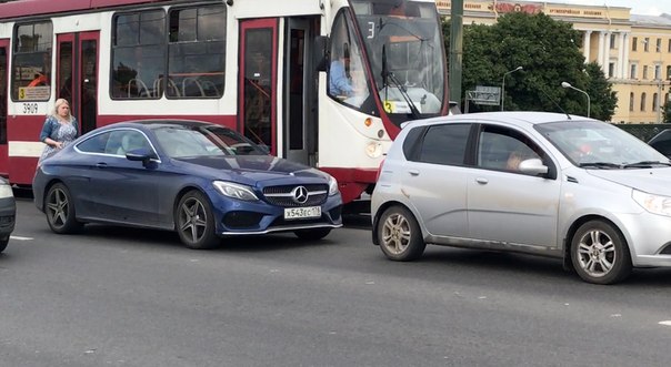 ДТП на Литейном мосту с участием Mercedes Benz Coupe