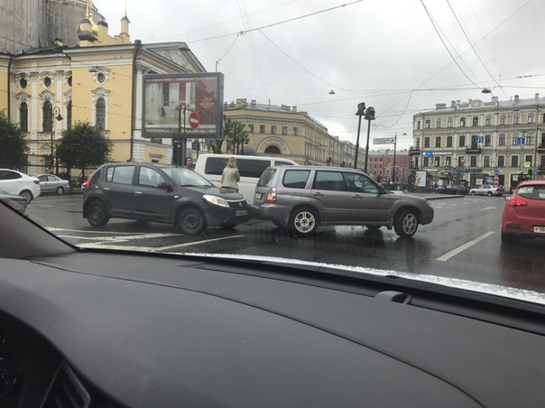 2 ДТП у Владимирской площади: