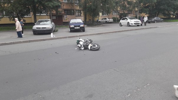 На Рихарда Зорге 18 пьяный мужчина переходил дорогу перед мотоциклистом