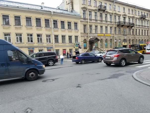 ДТП на Садовой у Кокушкина переулка . По словам очевидца Volkswagen резко затормозил, Опель за отт...