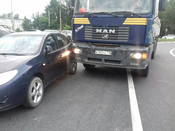 Дтп в сторону Рыбацкого. МАН притер Элантру