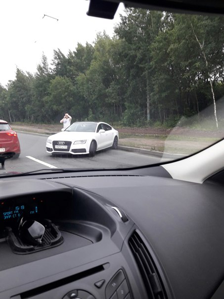 На Косыгина водитель Audi не справился с управлением. Слишком низко летел:)