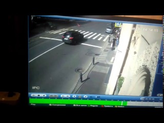 Публикуем видео сегодняшней крупной аварии с участием трамвая на улице Белинского