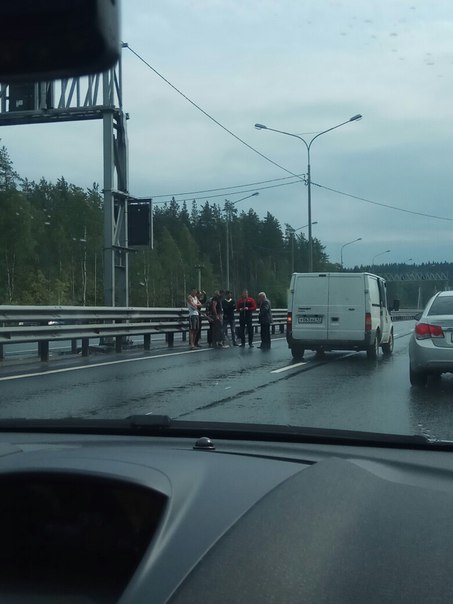 На Ново-Приозерском шоссе на р. Охте в направлении города, собрано 3 машины, движение медленное