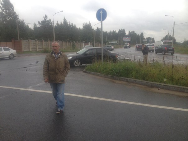 Серьёзное ДТП на пересечении Колтушского шоссе и Крымской улицы . Мужчине стало плохо, выехал на вст...