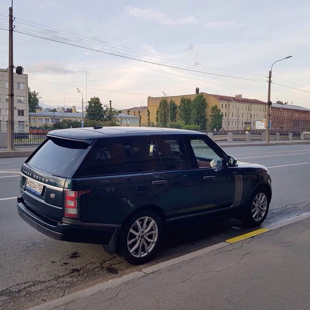30 августа примерно в 20:30 от Московского 192 был угнан автомобиль Range Rover темно-зеленого цвета...