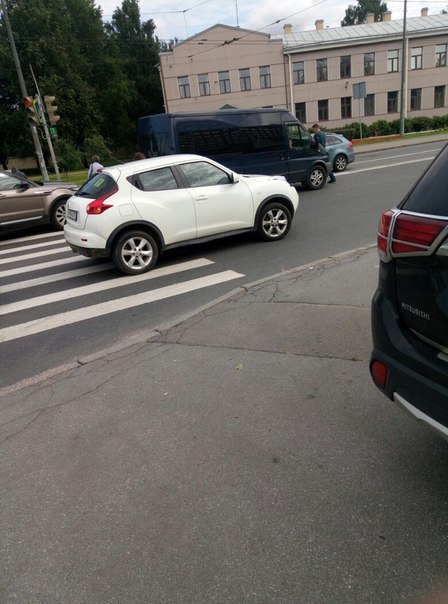 дтп на выезде с площади Бехтерева на Седова в сторону Елизаровской. на пп притесались, без пострадав...