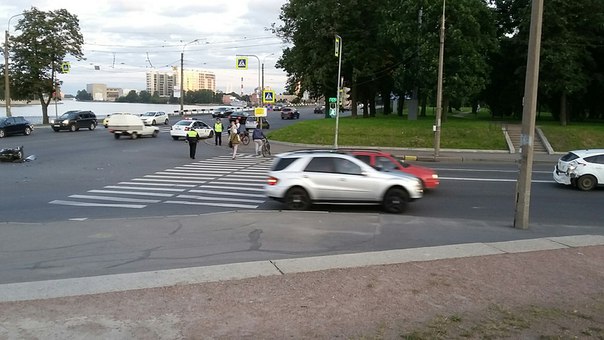 В 18:40 на Проспекте Обуховской обороны ДТП с мотоциклистом у Володарского моста