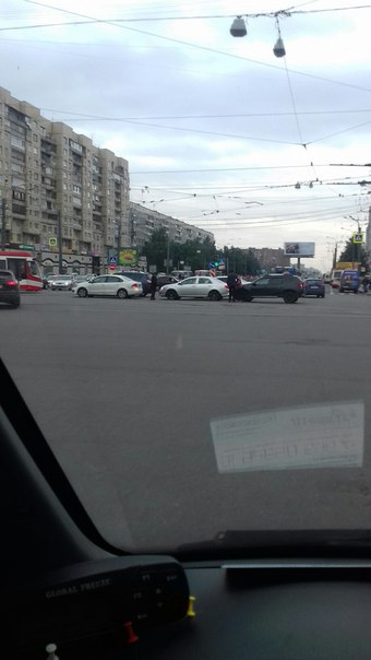 ДТП около метро Проспект Просвещения