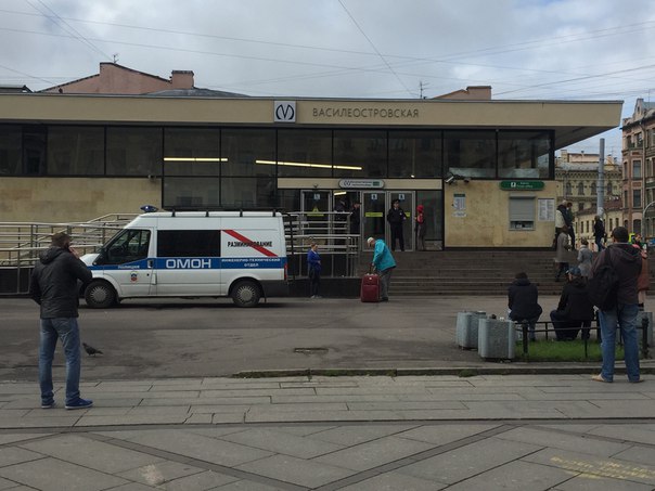Станцию Метро Василеостровская закрыли, идёт проверка