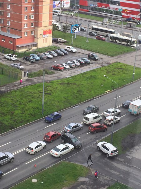 Jeep vs Audi на Проспекте Космонавтов перед Дунайским.