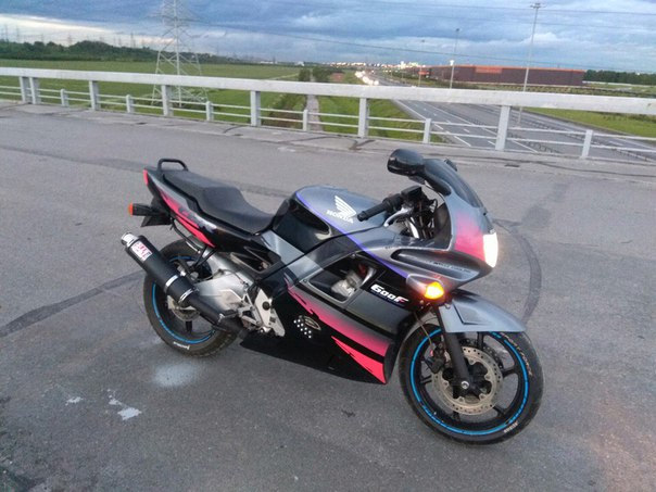 28 сентября украли мотоцикл Honda CBR600 F2 встрыв гараж в Парголово,