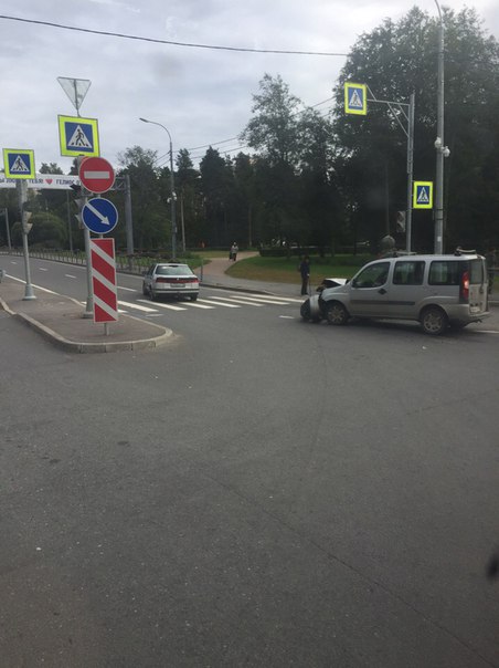 Город Зеленогорск , перекрёсток около Лукойла