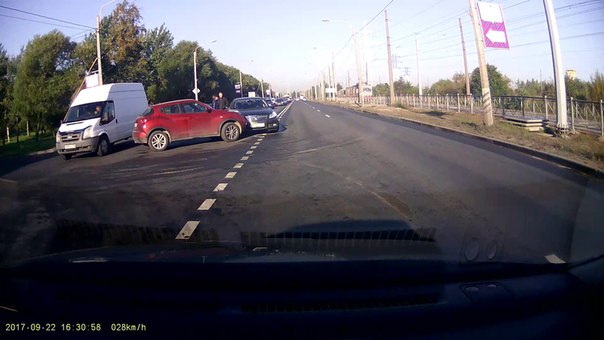 Опять перекрывают движение на Петергофском шоссе. Пробка в сторону города. Поворот не доезжая ЛЭМЗ м...