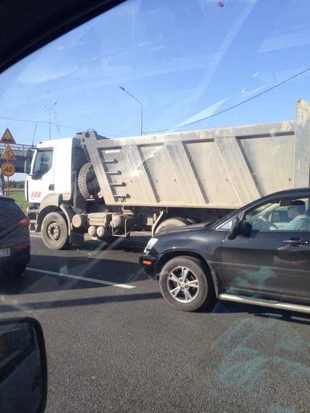 Киевское шоссе (развязка с волхонским) - 3 машины позволят вам постоять в пути на дачи ) шкоду даже ...
