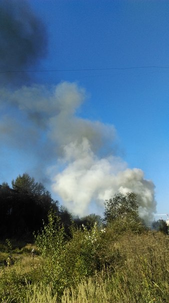 Рядом с БЦ Охота на Ворошилова 2 горели покрышки, пожарные приехали сразу, потушили. Издалека смотре...