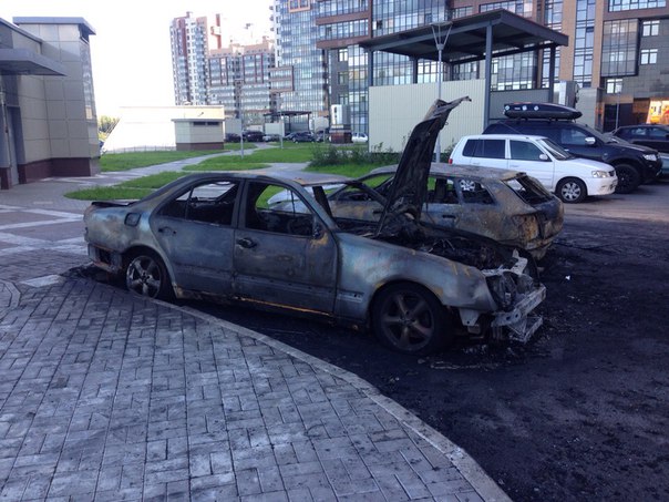 Ночью на Адмирала Черокова было возгорание двух автомобилей.