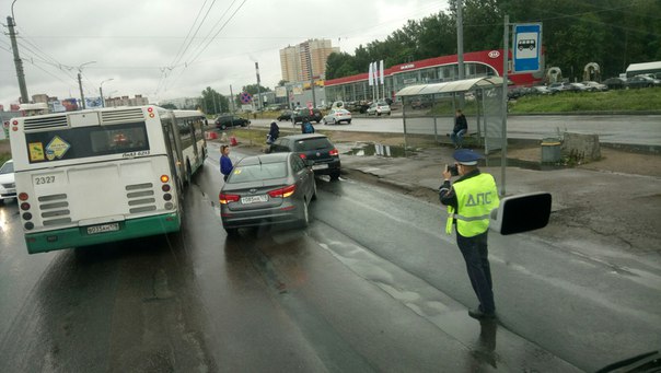 ДТП на Богатырском проспекте возле большого Окея.