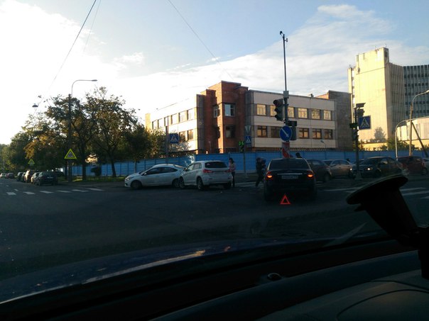 На Железноводской улице встретились три уже грустных водителя
