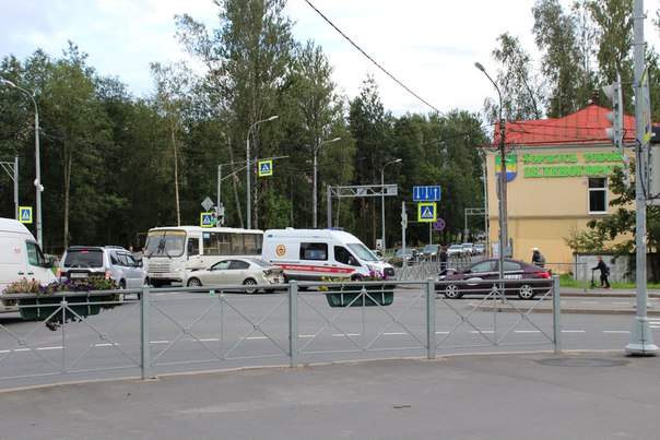 В Зеленогорске на перекрёстке Ленина и Зеленогорского,добавились еще две машины