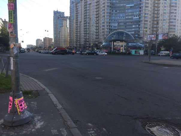 Пересечение Энгельса и Луначарского столкнулись Renault Logan и, вроде, фиат дукато. Трамваи в сторону ...