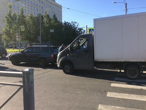 На перекрёстке Гражданского и Фаворского гости на Газели со встречки зацепили наш Форик. На месте ре...