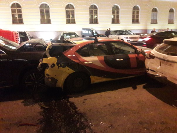 Порше выбил страйк из таксистов на Вознесенском проспекте.