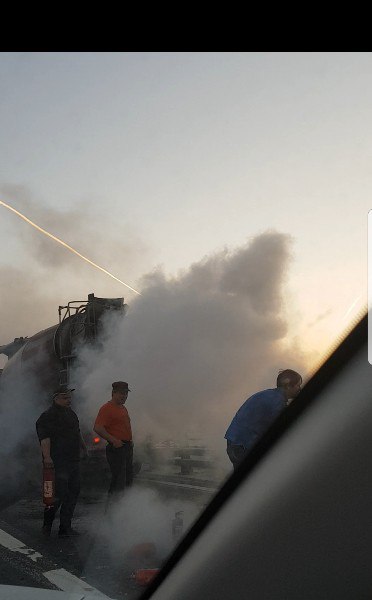 Сгорела машина на внутренней стороне КАДа у съезда на Софийскую