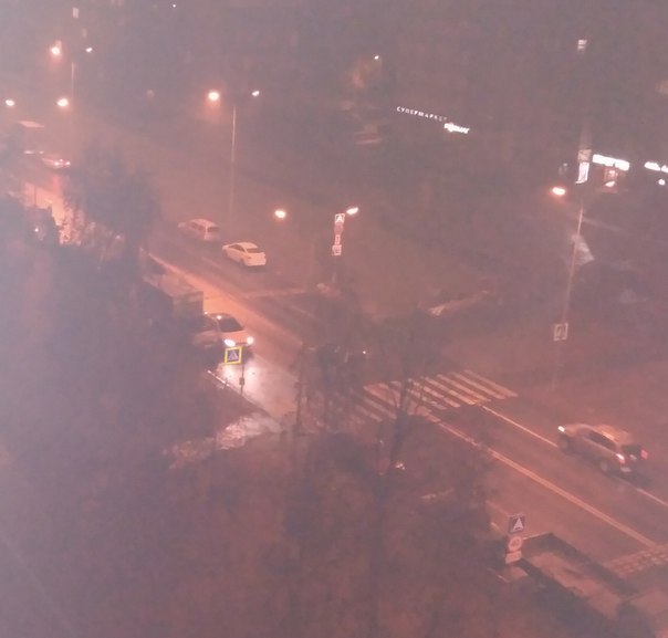 ДТП на пешеходном переходе Искровского проспекта у дома 21. Недавно установленные лежачие полицейски...