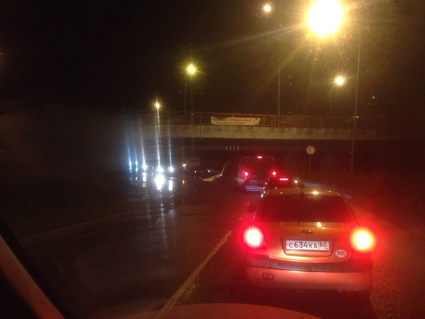 Ещё один на Ленсоветовской дороге решил проверить мост на стойкость