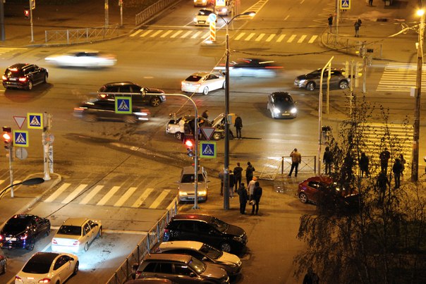 20:30 Просвещения - Демьяна Бедного. Тройной поцелуй с вылетом на тротуар. Через 15 минут прибыли ск...