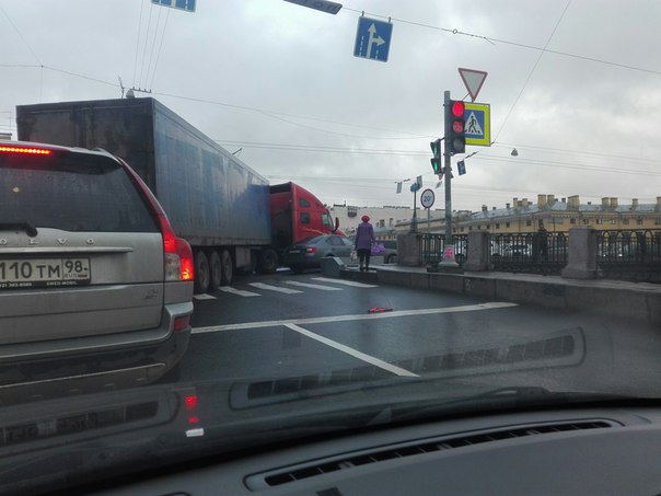 Не удался совместный поворот с Фонтанки на Гороховую... Пробка собирается от Московского... Объезд т...