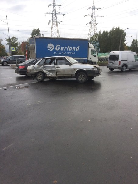 Угол Дальневосточного / Новоселов, движению почти не мешают