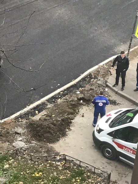 На ул Пулковской возле дома 7 сбили человека, мужчину, 22.10.2017, время около 9.00.