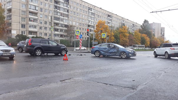 На перекрёстке пр.Художников и Сиреневого бульвара случилось ДТП