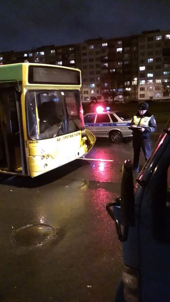 На улице Турку авария с автобусом.