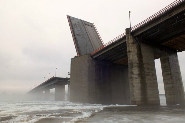 Ладожский мост разведут на 45 минут