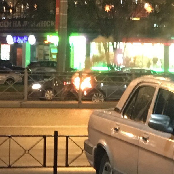 Lexus и BMW столкнулись на перекрёстке Ленинского и Жукова