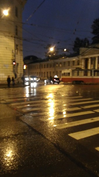 Трамвай сошёл с рельсов при повороте с улицы Академика Лебедева 8 к площади Ленина, другие встали тр...