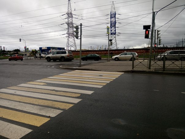 На Маршала Казакова возле Юноны авария, три участника, пробка со стороны Автово от Маршала Жукова.