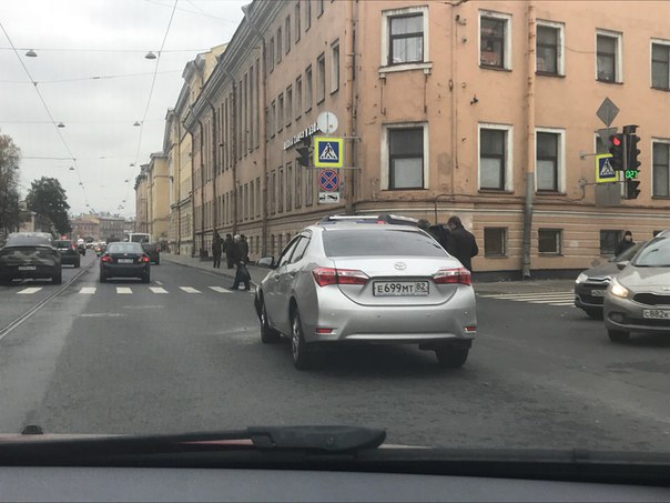 ДТП на перекрёстке Старо-Петергофского и Рижского проспектов